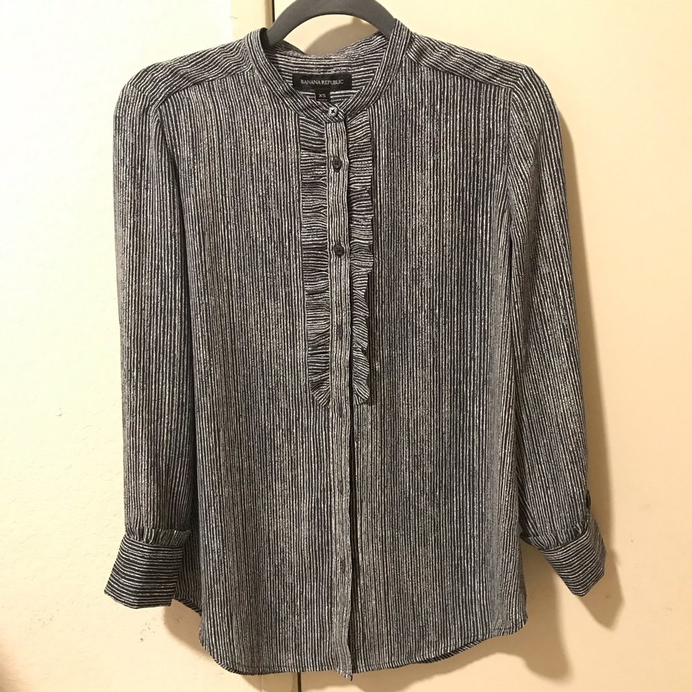🍃🌼3/$20 Banana Republic Blouse (XS)